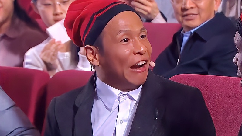 JackeyLove在MAD比赛中反败为胜，比赛局势复杂引发热议！全场沸腾不已
