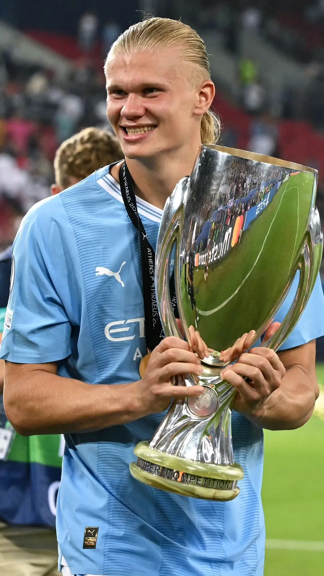 曼城内部会议纪要流出：集结日强势反弹，社区盾使命明确，阵容厚度经受考验